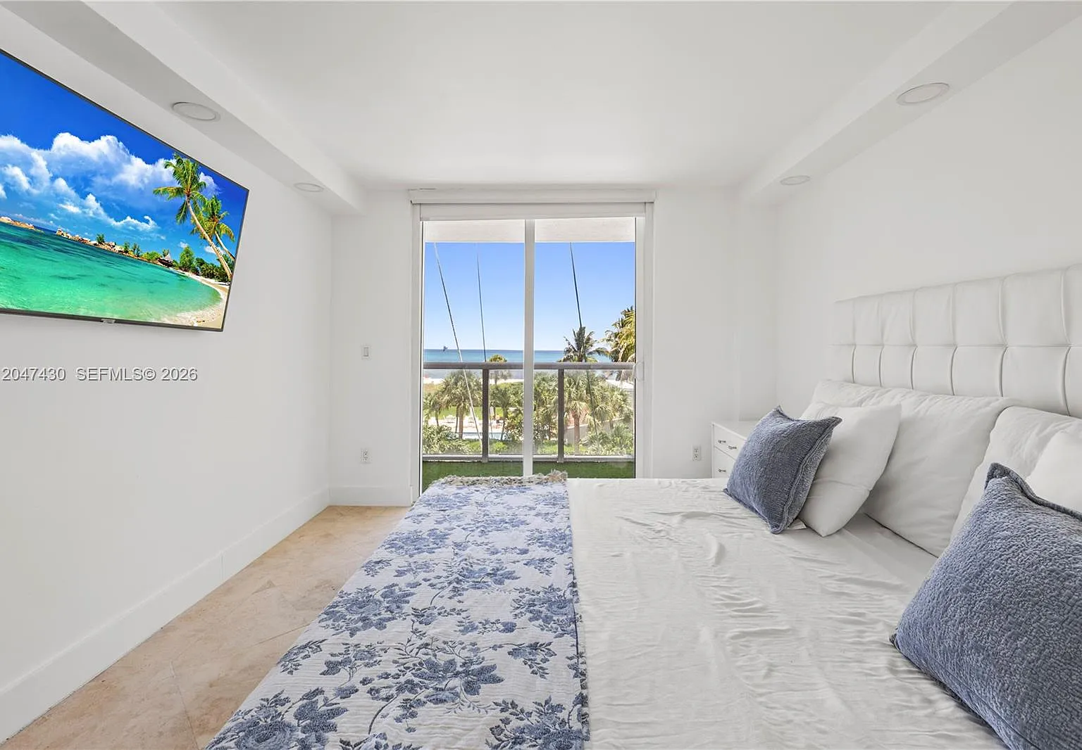 The Royal Club Condo — Photo 3