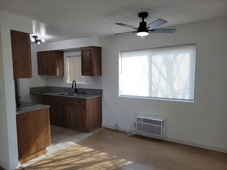 6561 Fulton Ave #14 — Photo 4