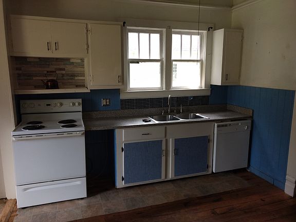 Back Apt Kitchen Sink