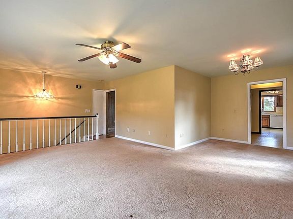 4th image of 5137 Spring Hill Dr