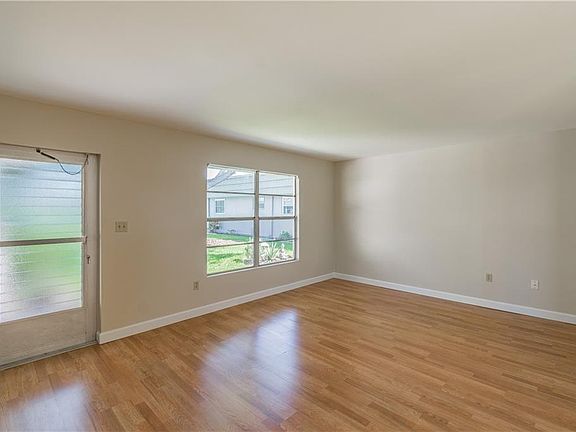 3rd image of 201 Kings Blvd APT 10