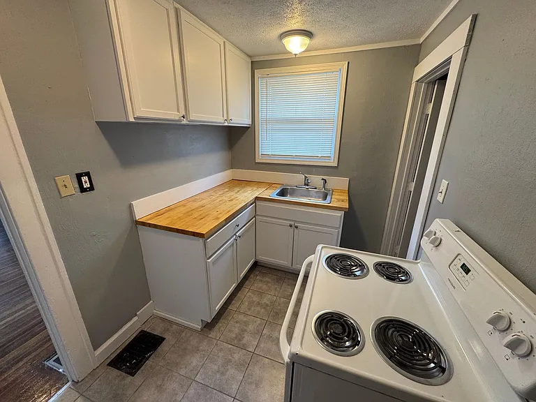 738 N Bosart Ave — Photo 10