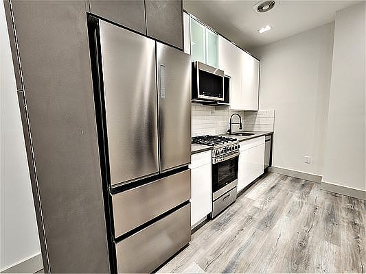 4th image of 945 4th Ave #1