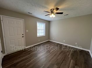 1437C Ireland Dr, Fayetteville, NC 28304