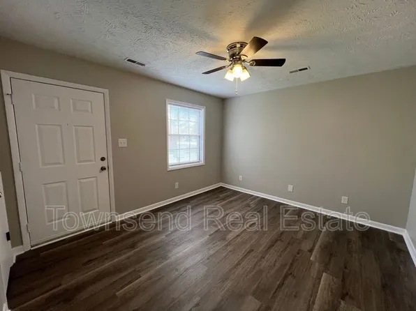 1437C Ireland Dr, Fayetteville, NC