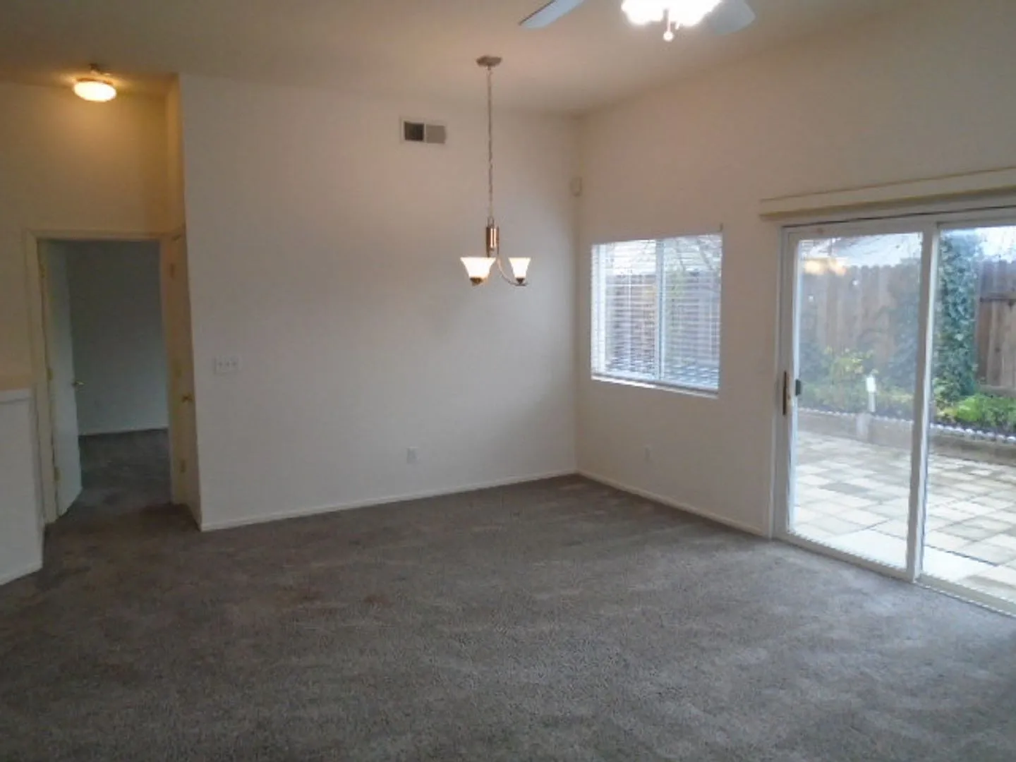 Nice Single Story 3 Bedroom & 2 Bath In Davis! — Photo 4