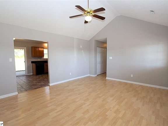 2nd image of 139 Stoneledge Dr