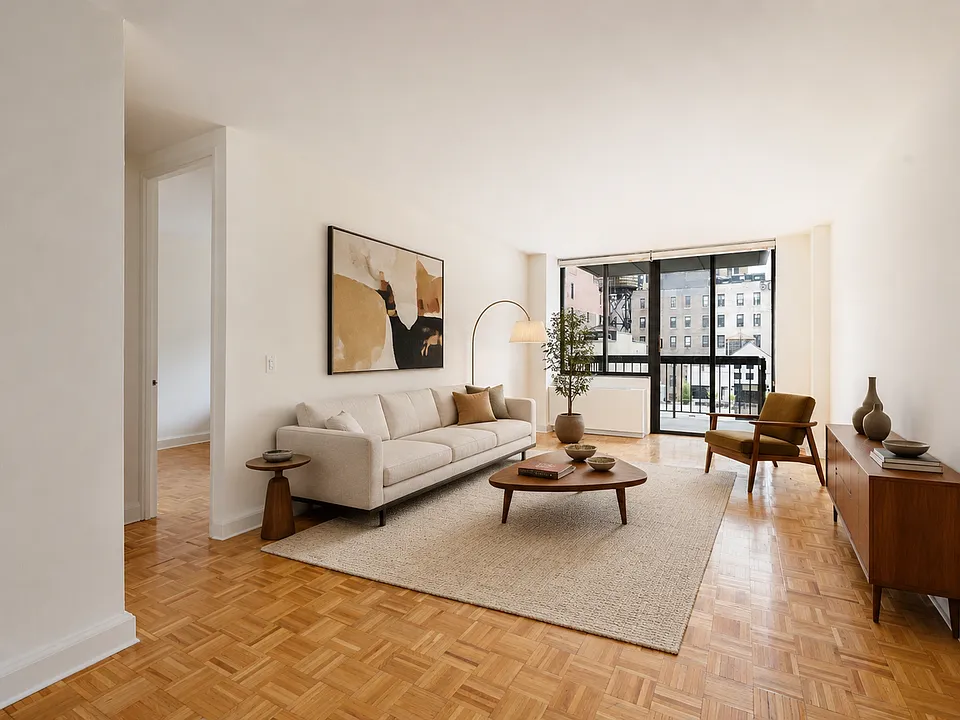 5 E 22nd St #14R