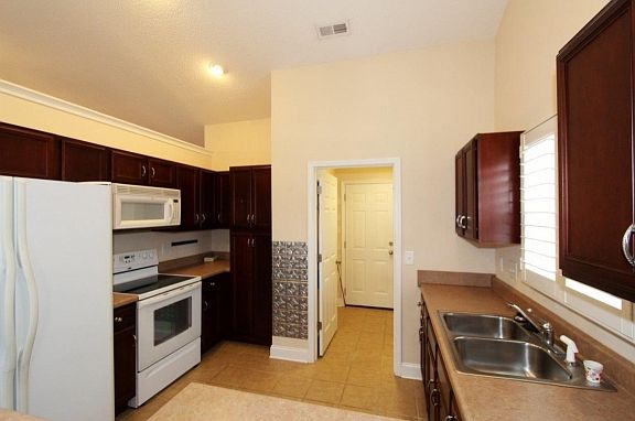 4th image of 40 Boone Hill Ct