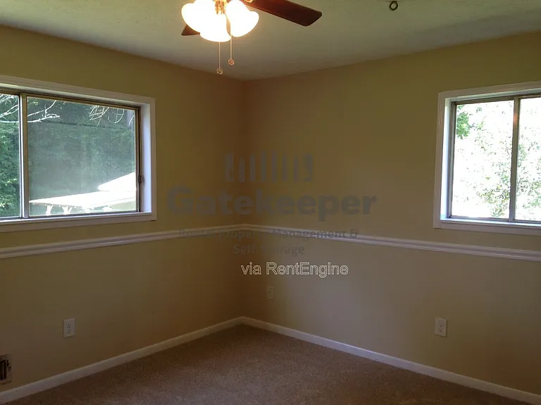 695 Georgia Ave — Photo 15