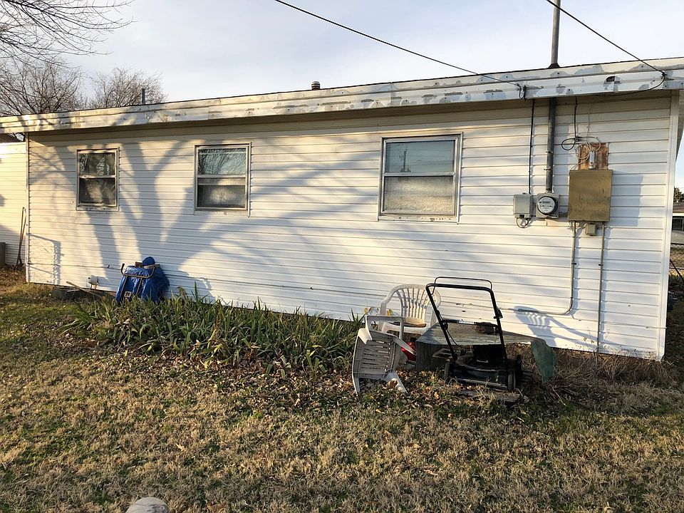 2nd image of 2911 Cunningham Dr