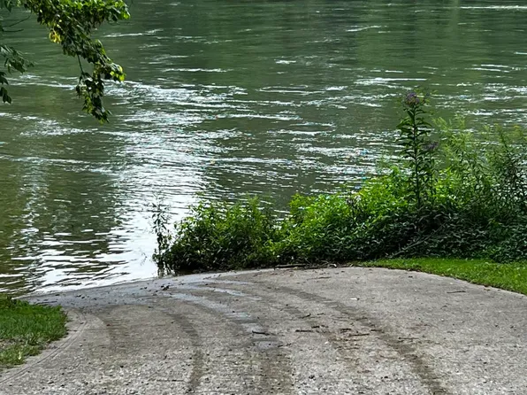 10 River Brook Trl, Burkesville, KY 42717