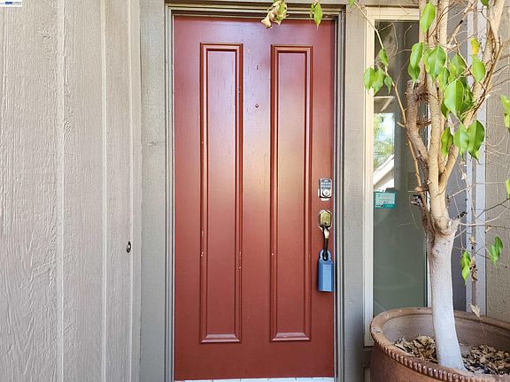 3rd image of 1108 Holmes Way