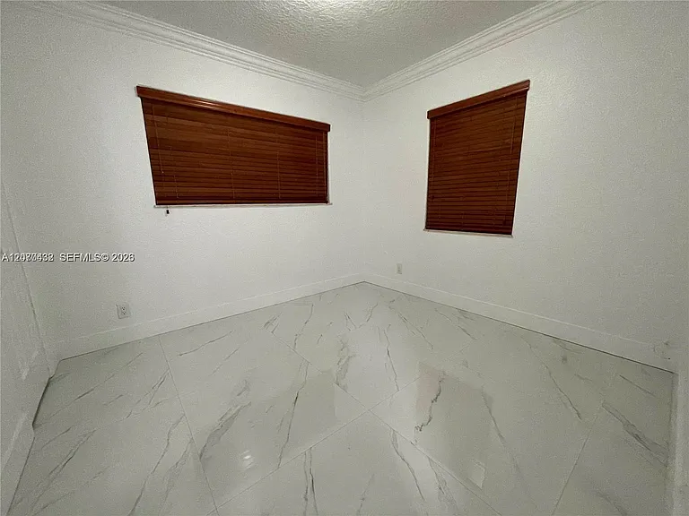 6102 SW 13th St — Photo 7