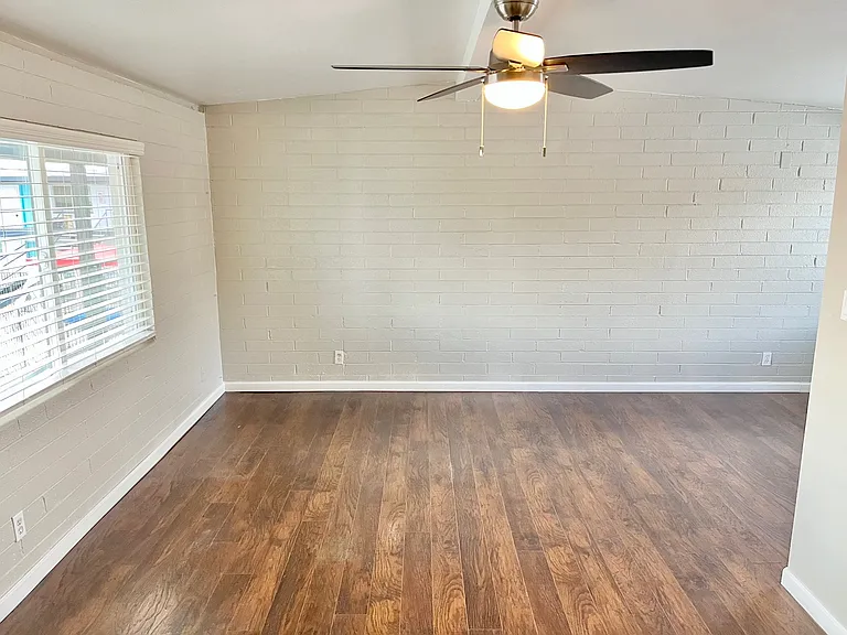 Melrose 36 Place — Photo 44