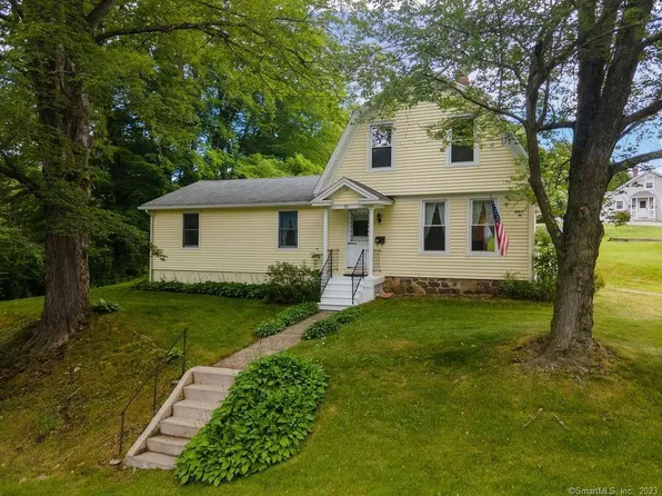 34 Milwaukee Avenue, Bethel, CT 06801
