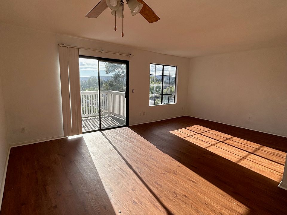 Living Room - West Facing