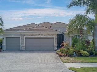 2386 Orchard St, Naples, FL 34120