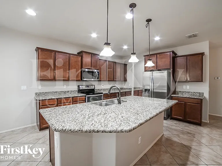 1931 W Desert Spring Way — Photo 4