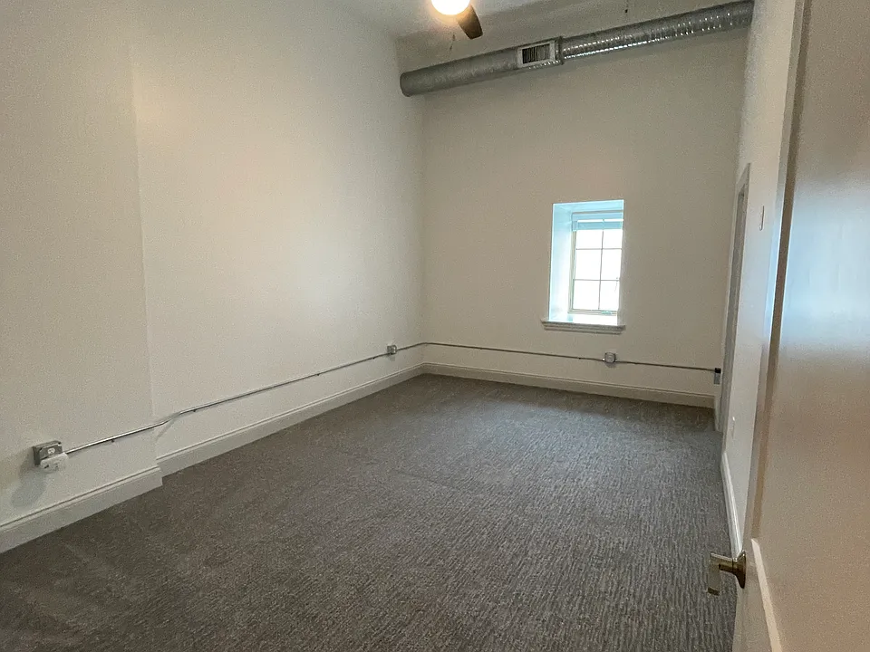 117 1/2 W Columbus Ave #2