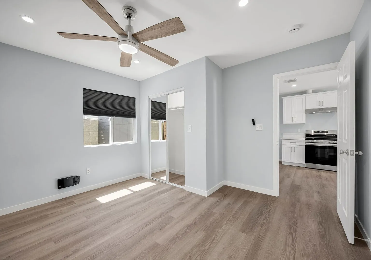Charming & Spacious 2-Bedroom Home in Whittier — Photo 2