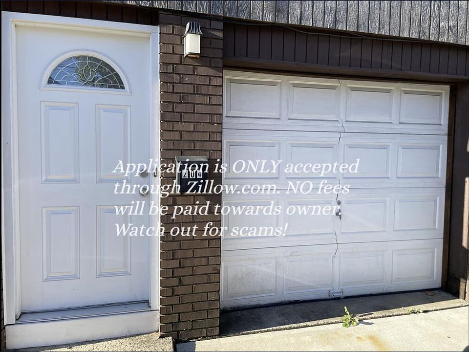 1 garage + driveway + street parking = 3 parking spaces guaranteed