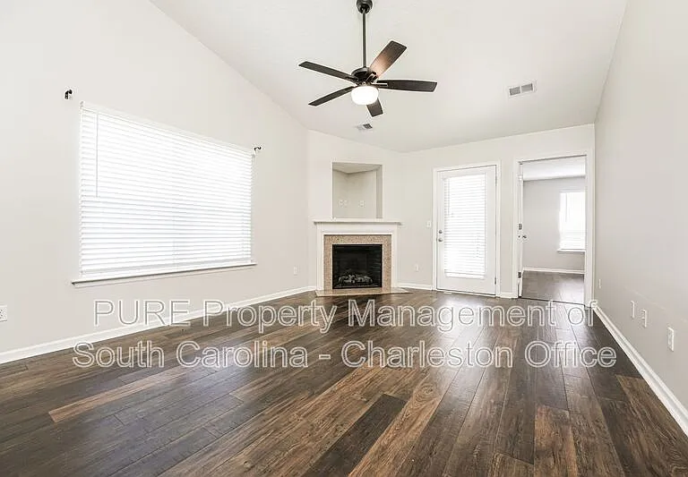 7840 Park Gate Dr — Photo 4