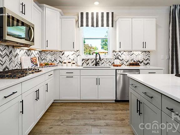 5th image of 3111 Spring Iris Dr