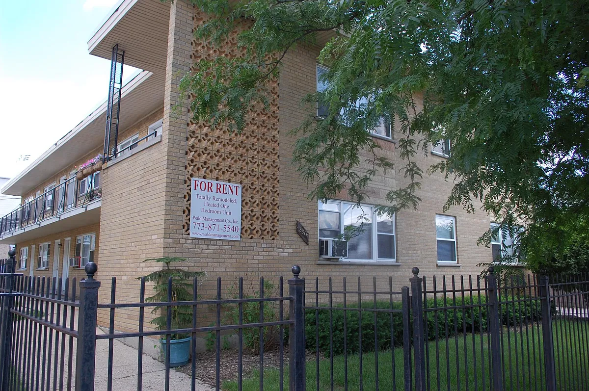Photo 1 of 8 - 2516 W Foster Ave #6 - Chicago, IL Primary Photo - 2516 W Foster Ave #6