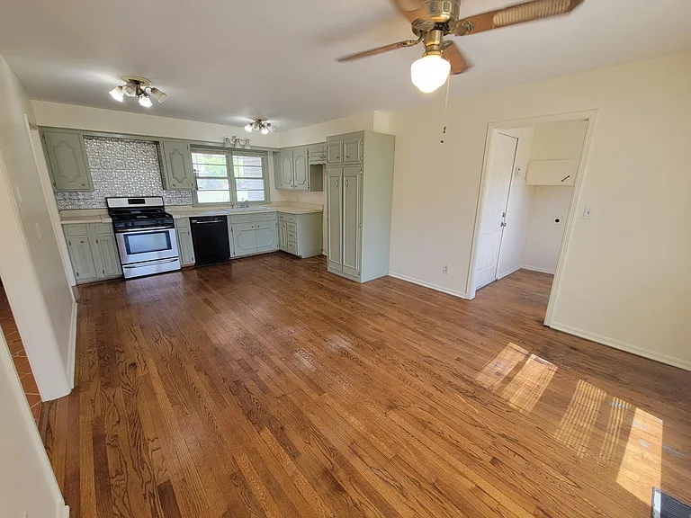 2300 N College Ave — Photo 5