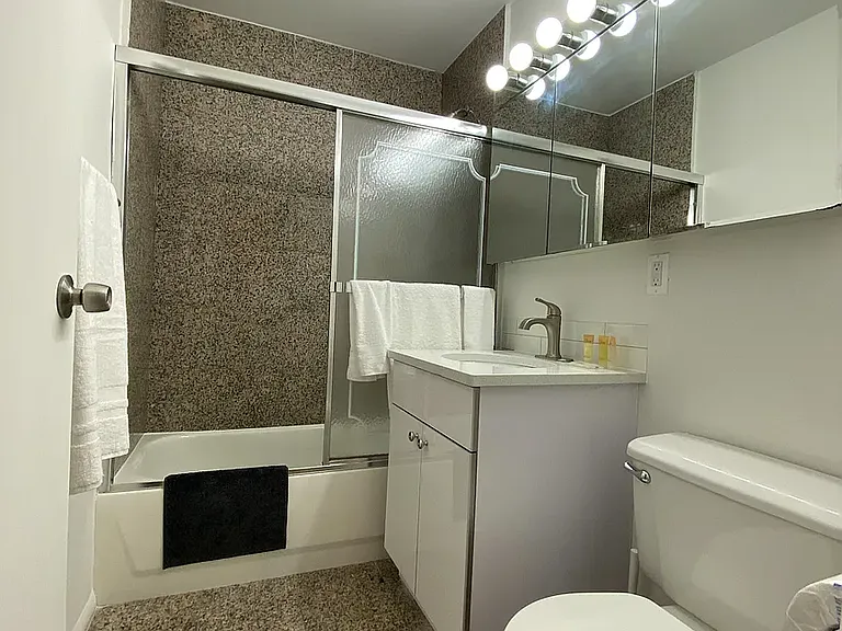 407 W 51st St #5F — Photo 5