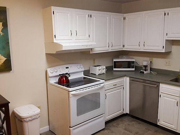 Eat in kitchen area