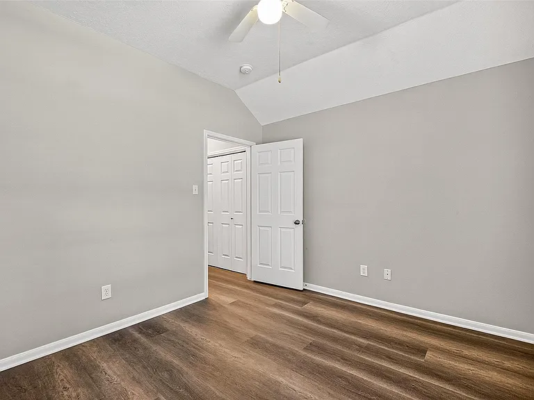 2902 Burgess Hill Ct — Photo 32