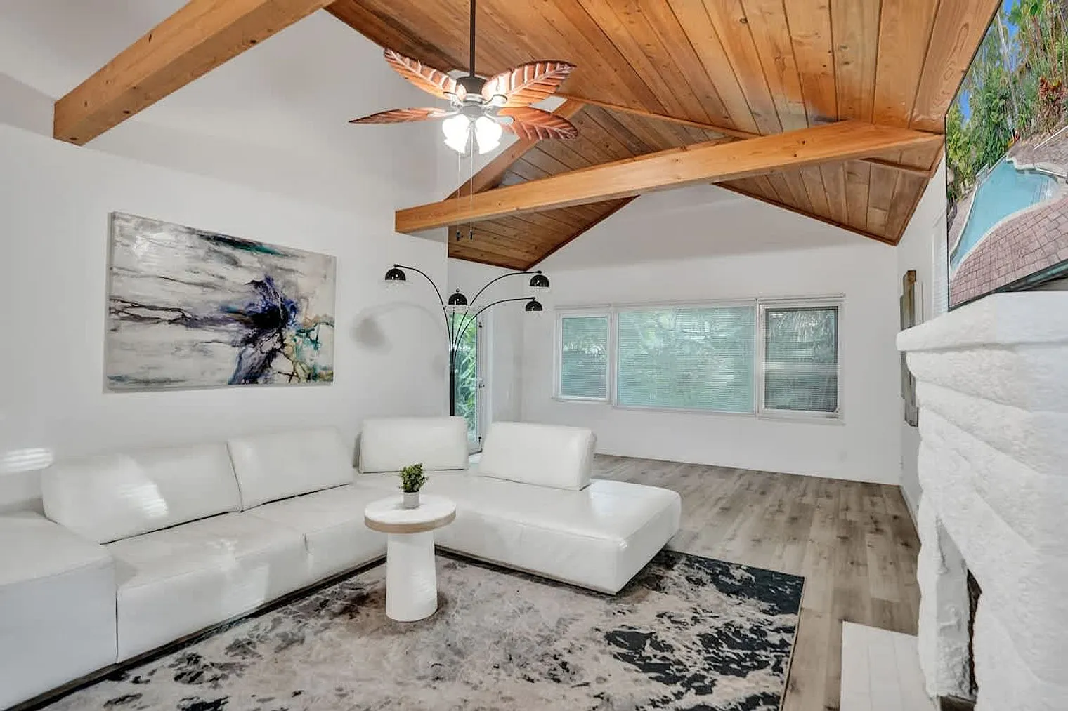 2 bed, 1.0 bath, 4004 sqft, $3,616 — Photo 1