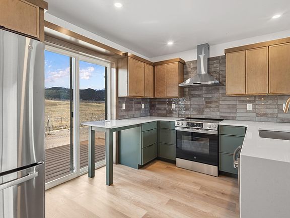 3rd image of 228 Redcliff Dr