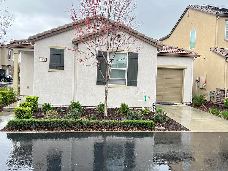 4608 Ocean Ln — Photo 1