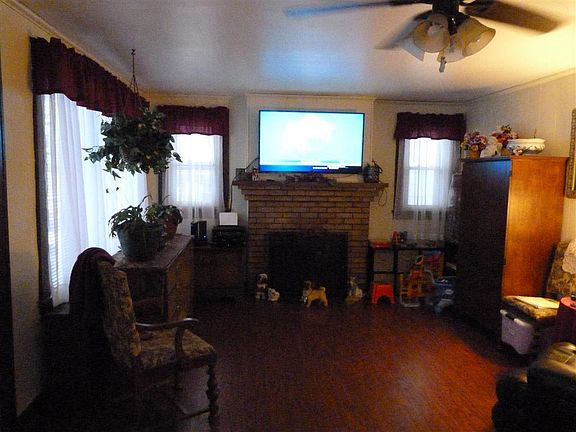4th image of 423 N Walnut St