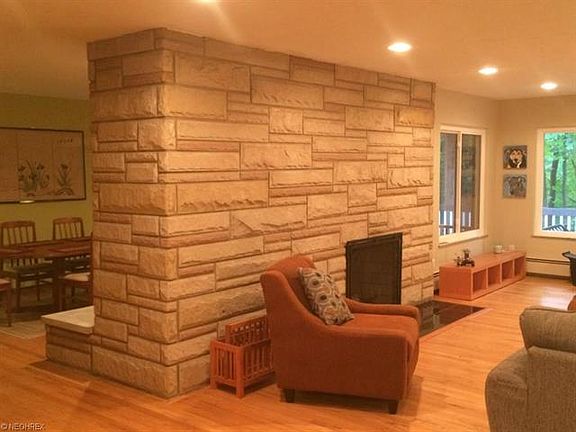 3rd image of 784 Marmont Dr
