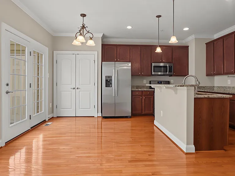 643 Pullman Pl — Photo 7