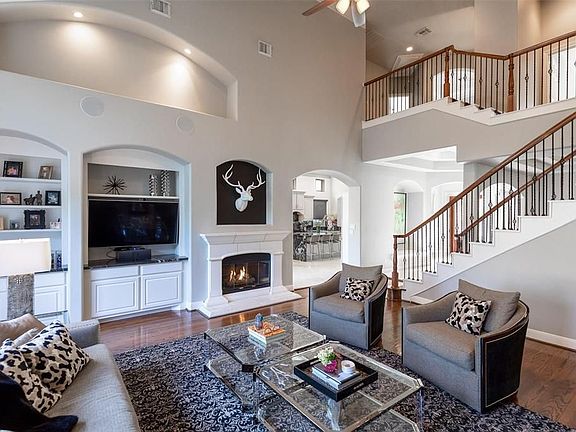 4th image of 5826 Santa Fe Springs Dr