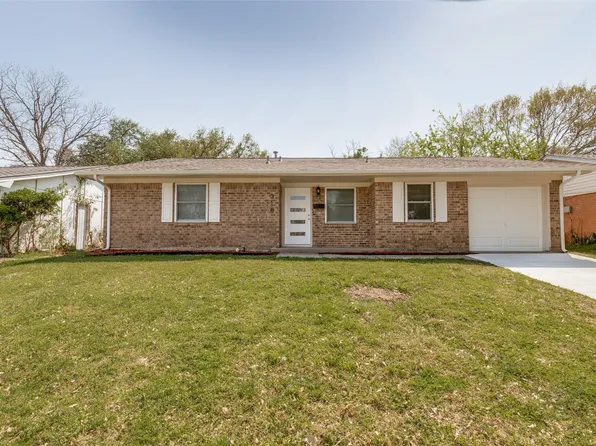 318 Price Dr, Lewisville, TX 75067