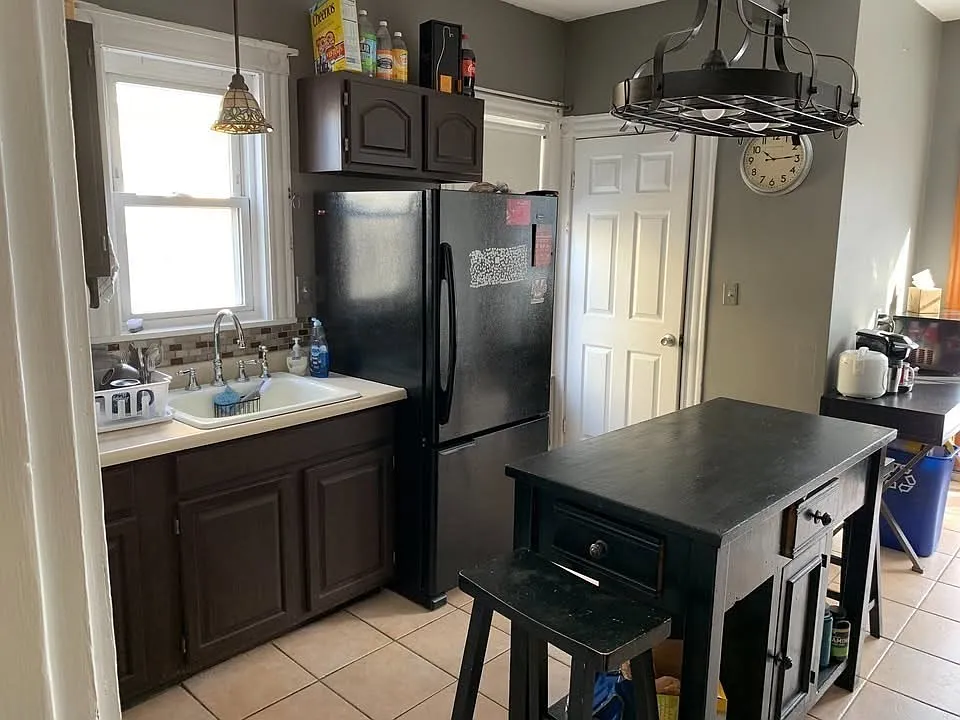 4 bed, 2.5 bath, 2135 sqft, $4,180 — Photo 2