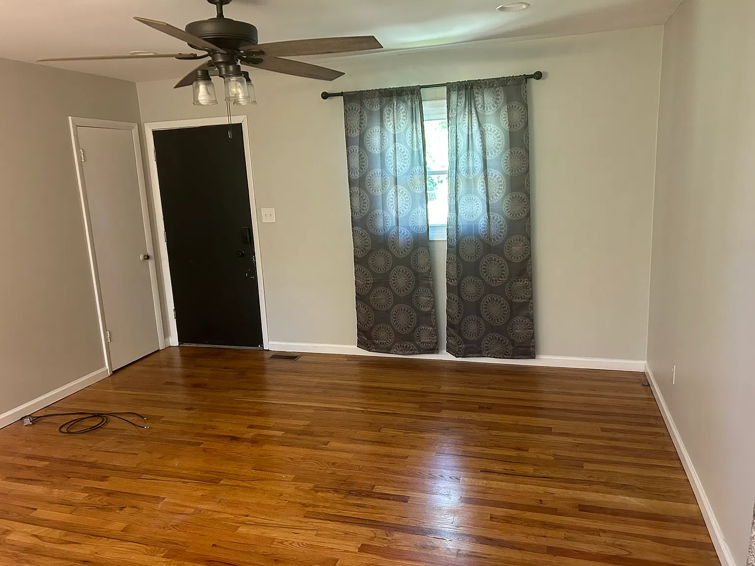 3 bed, 1075 sqft, $1,500 — Photo 4
