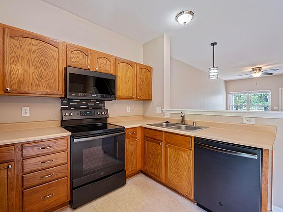 4th image of 1218 Green Dr #604