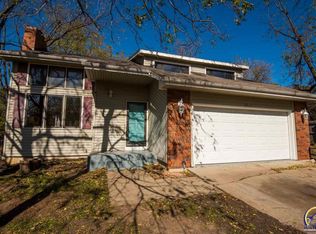 3846 SW Wood Valley Dr, Topeka, KS 66610