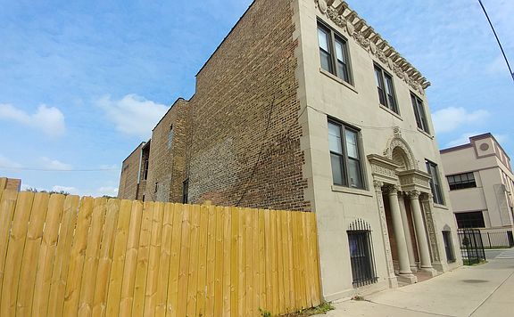 5th image of 2436 S Pulaski Rd
