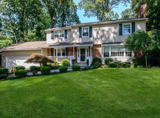 19 Woodlot Ln, Huntington, NY 11743