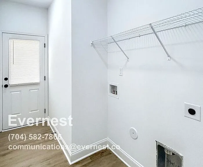 411 S Spargo St — Photo 13