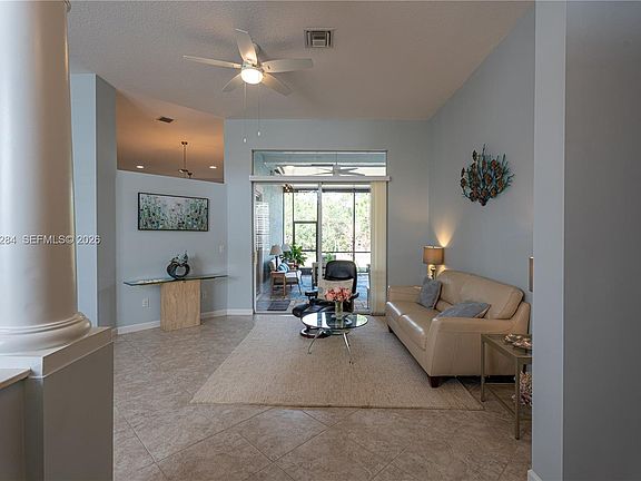 5th image of 6918 SE Sleepy Hollow Ln
