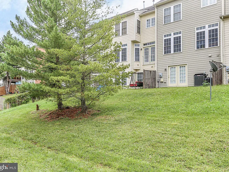 1002 Dorthea Ct — Photo 37
